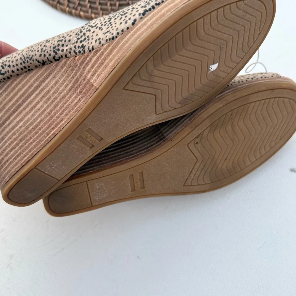 Toms Womens Shoes Tan Black Michelle Wedge Canvas Tiny Cheetah Print Size 9